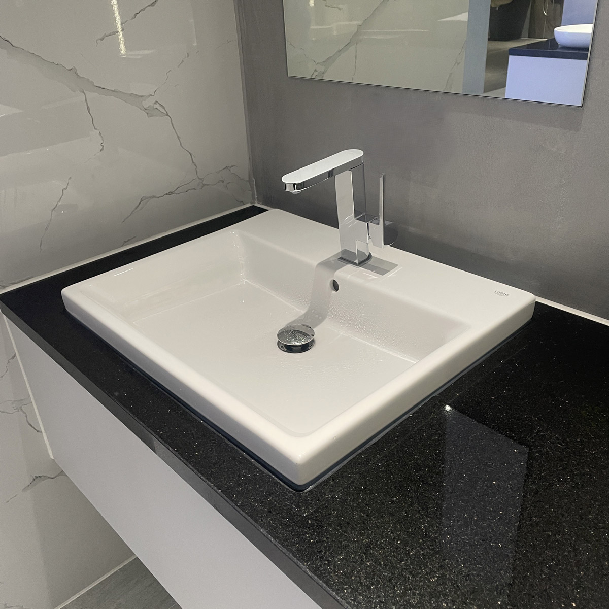 Chậu rửa mặt lavabo bán âm Eurocube GROHE 39311000