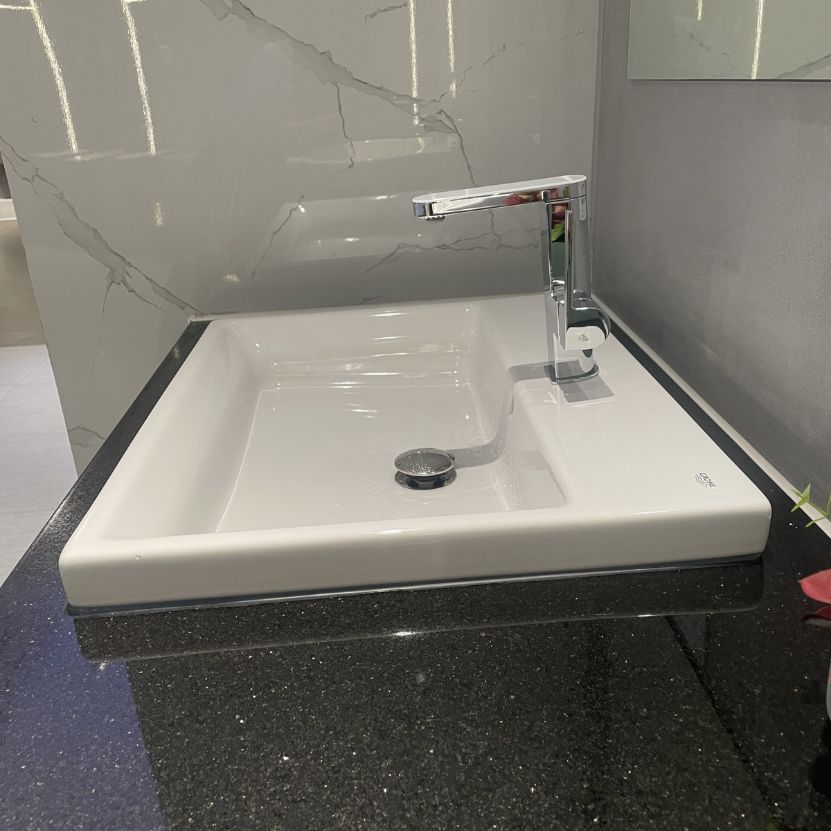 Chậu rửa mặt lavabo bán âm Eurocube GROHE 39311000