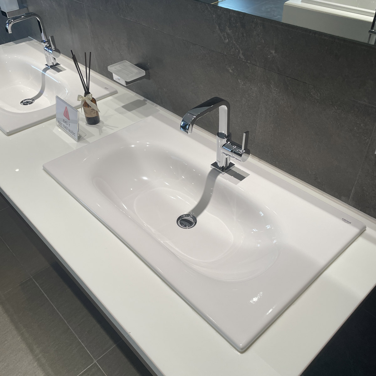 Chậu rửa lavabo treo tường Essence GROHE 3956700H