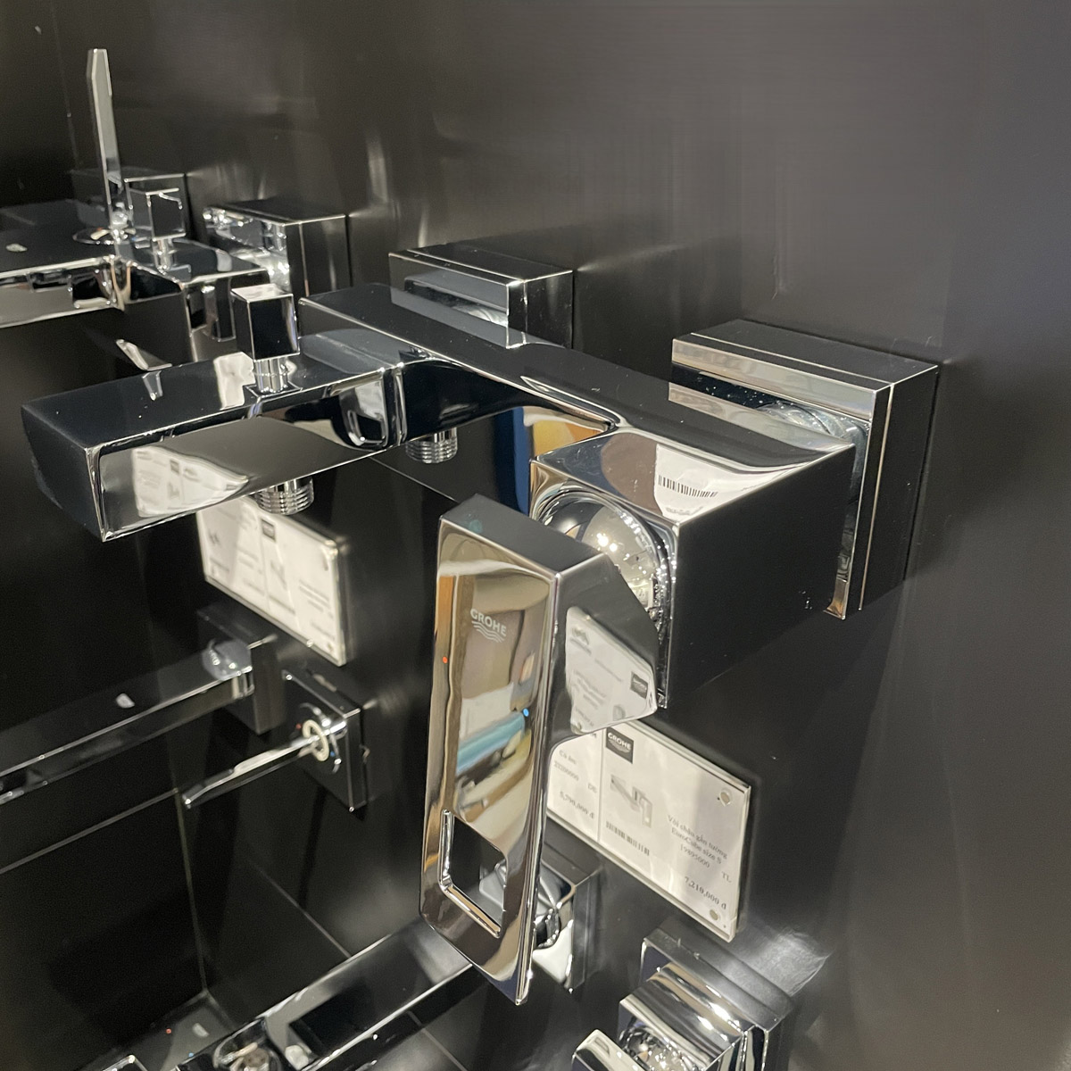 Củ sen tắm nóng lạnh Eurocube Grohe 23140000