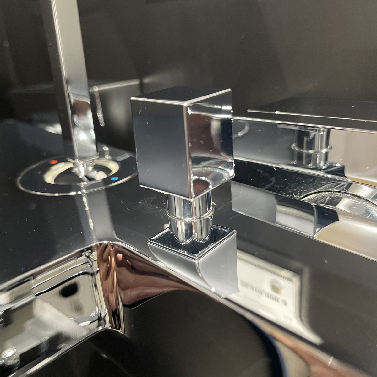 Củ sen tắm nóng lạnh Eurocube GROHE 23666000