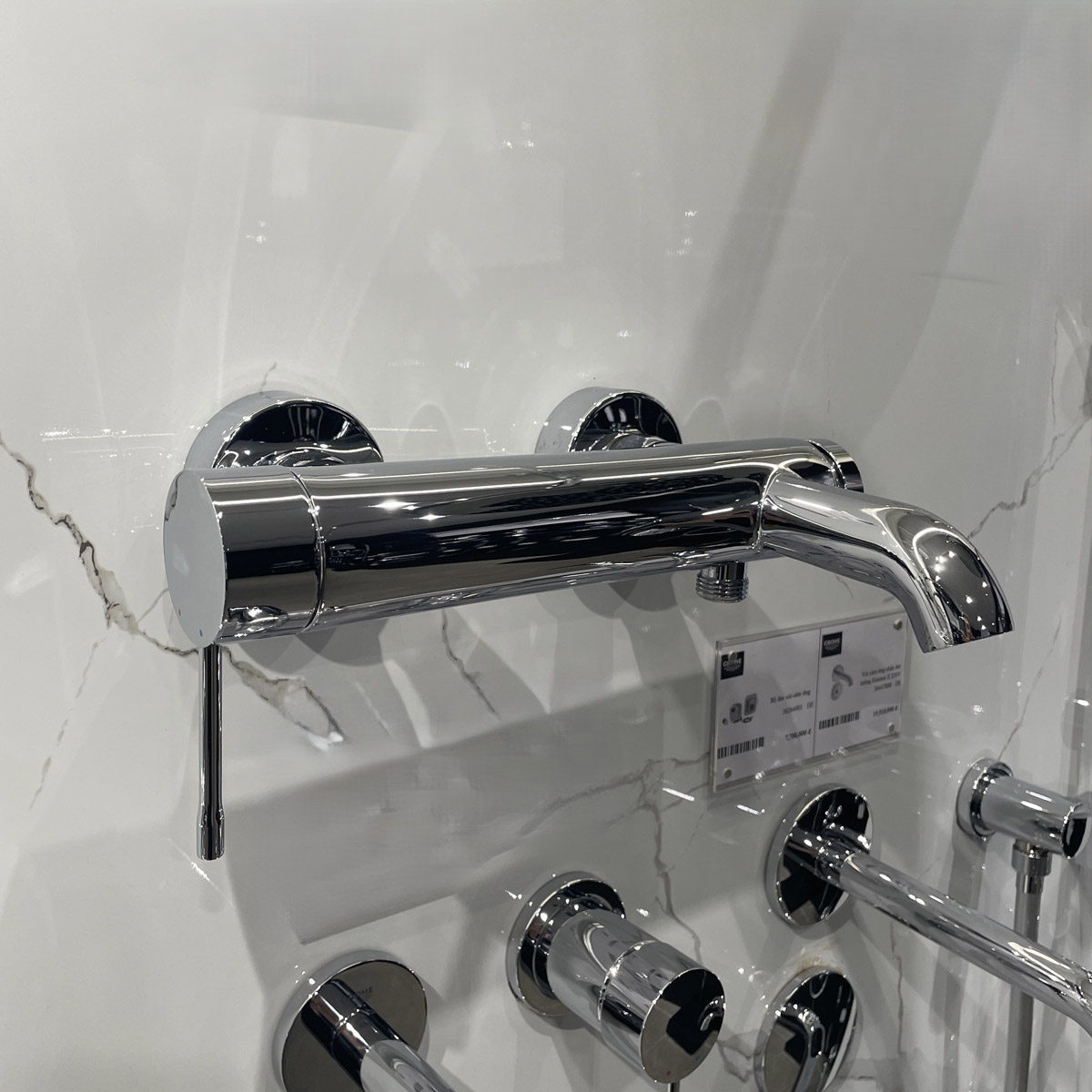 Củ sen tắm nóng lạnh Essence Grohe 33624001