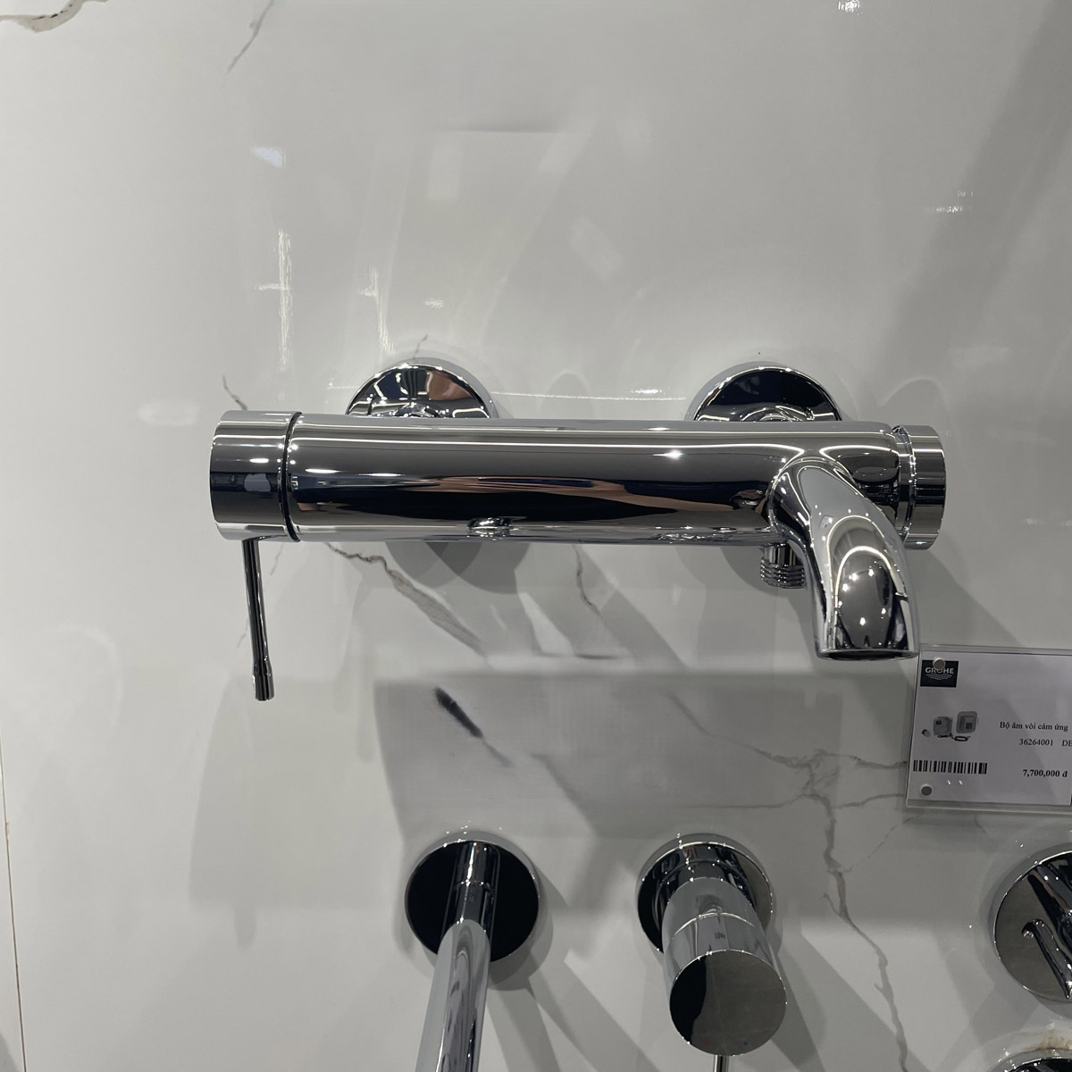 Củ sen tắm nóng lạnh Essence Grohe 33624001