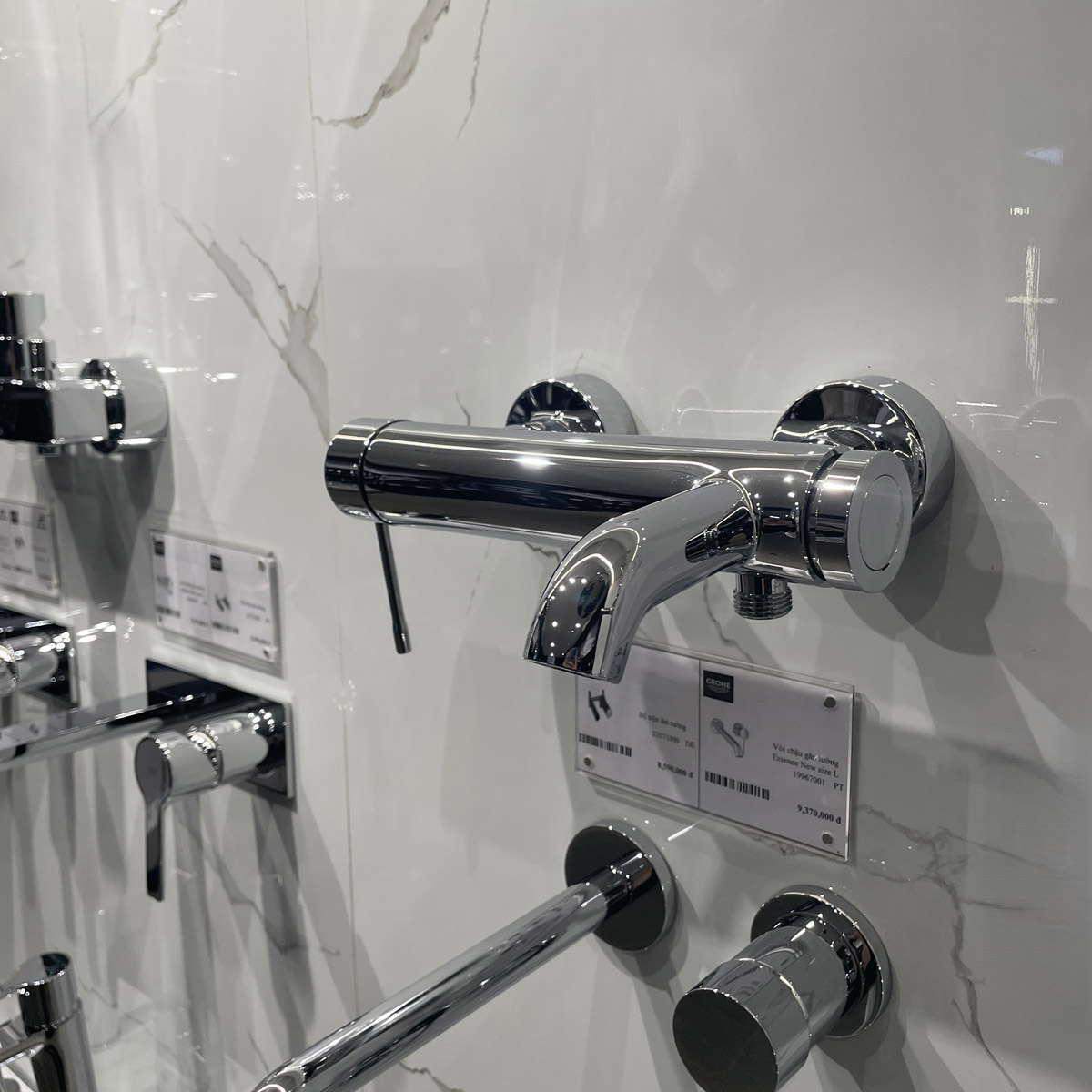 Củ sen tắm nóng lạnh Essence Grohe 33624001