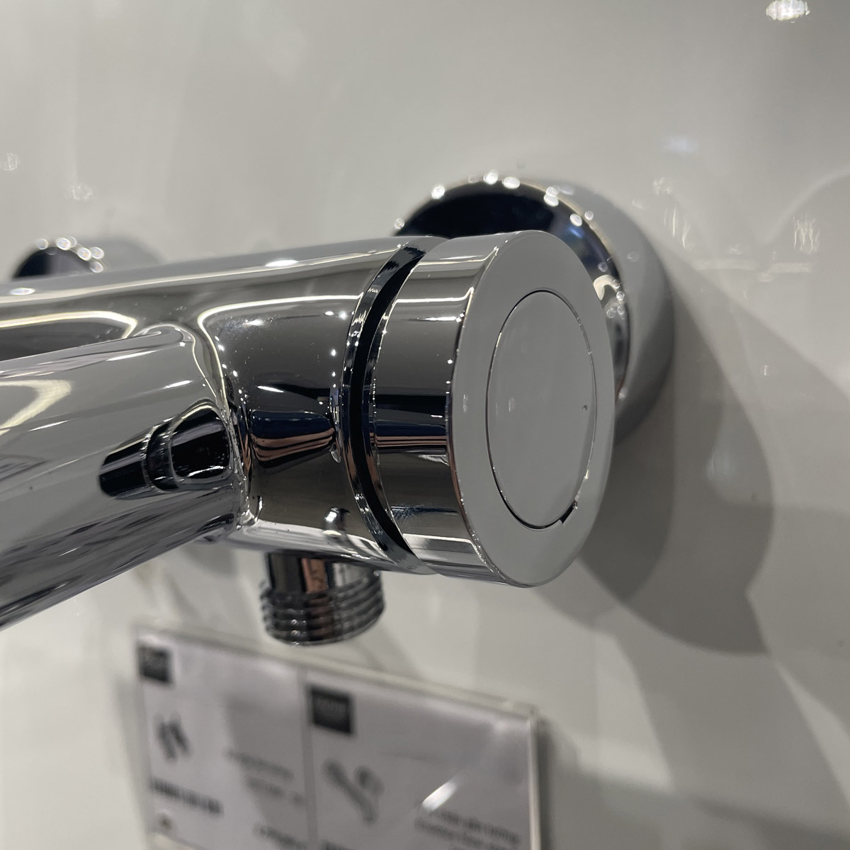 Củ sen tắm nóng lạnh Essence Grohe 33624001