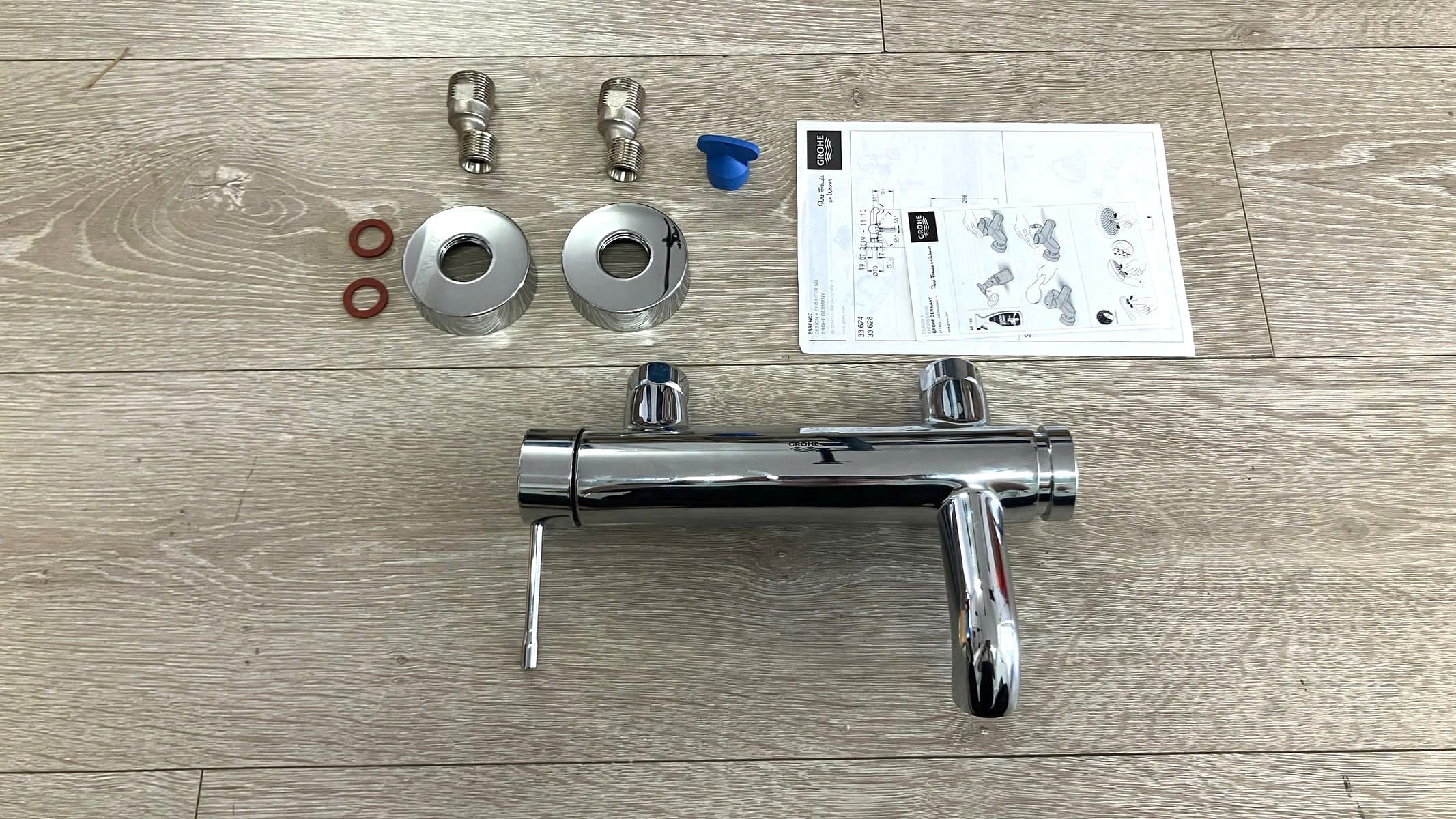 Củ sen tắm nóng lạnh Essence Grohe 33624001