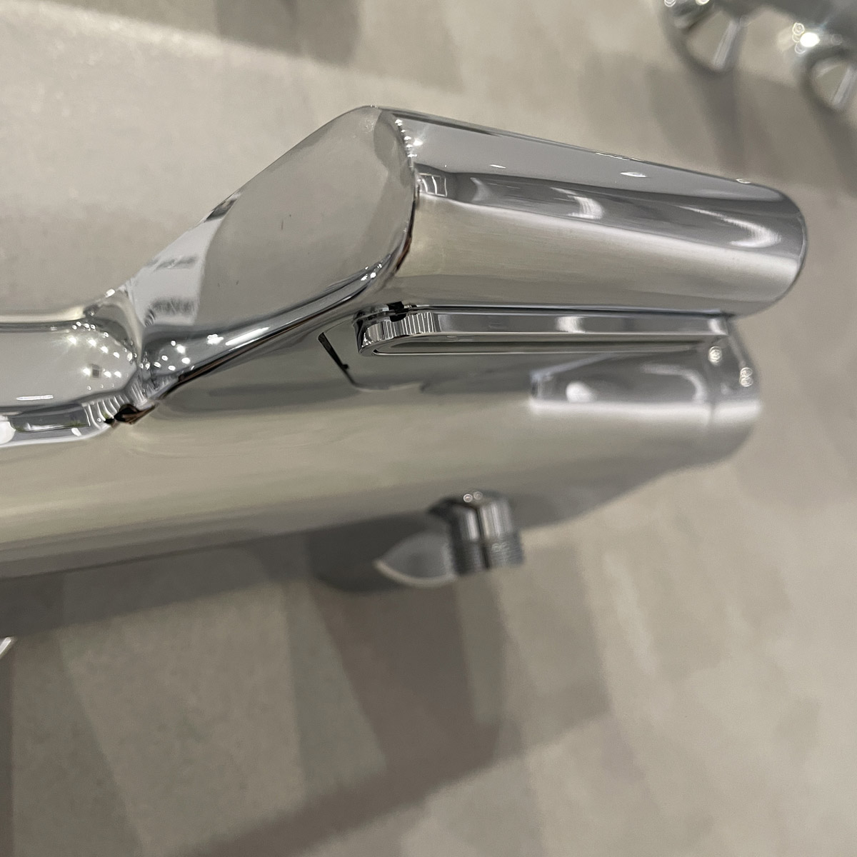 Củ sen tắm nhiệt độ Grohtherm 2000 GROHE 34174001