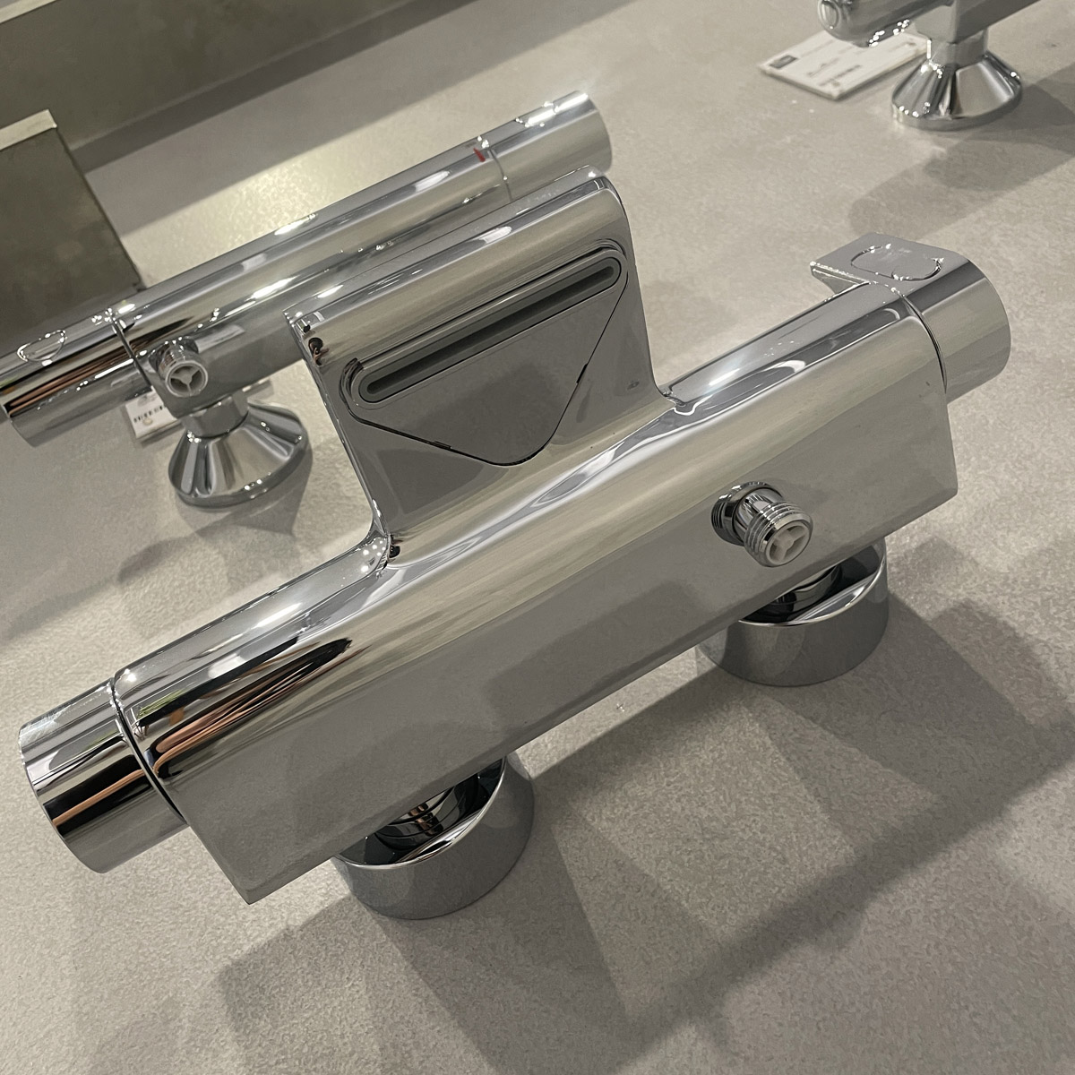 Củ sen tắm nhiệt độ Grohtherm 2000 GROHE 34174001