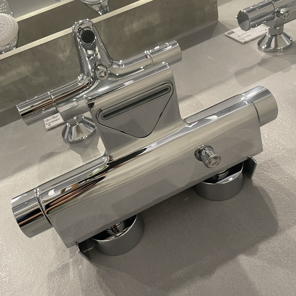 Củ sen tắm nhiệt độ Grohtherm 2000 GROHE 34464001