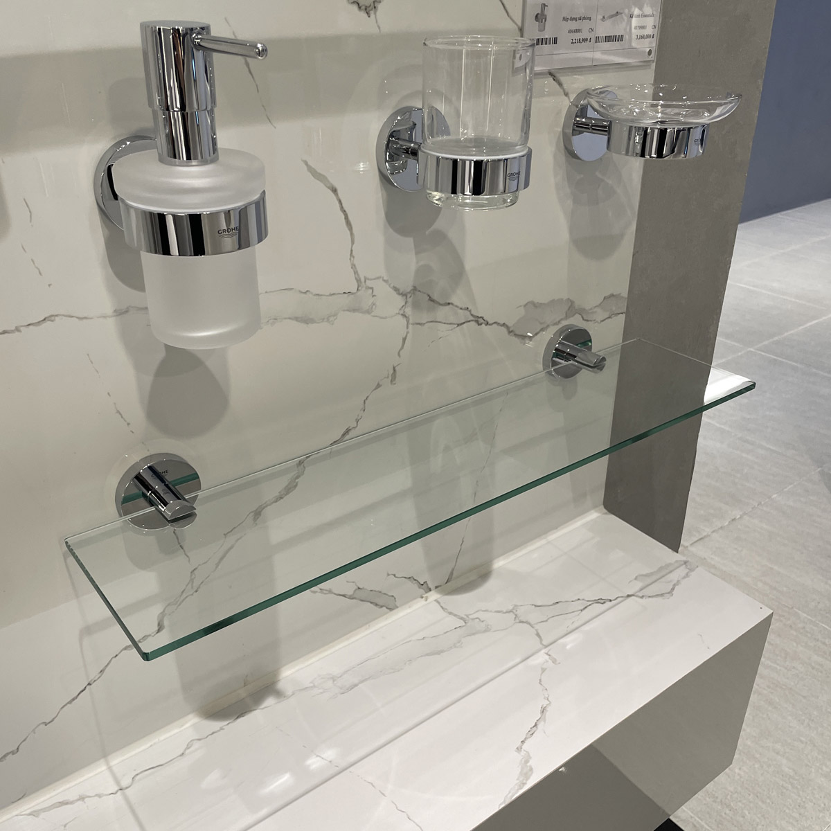 Kệ kính Essentials GROHE 40799001