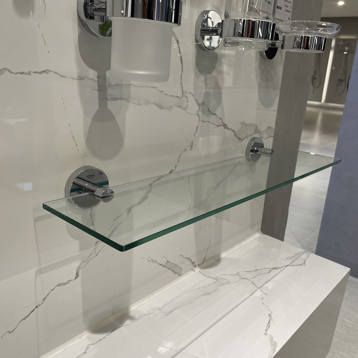 Kệ kính Essentials GROHE 40799001