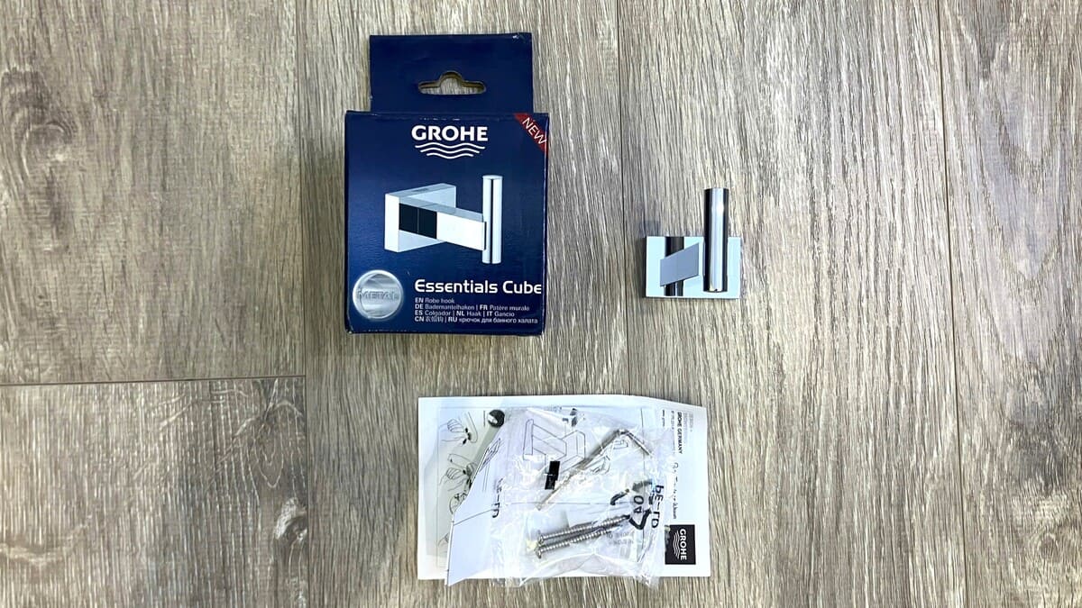 Móc treo áo gắn tường Essentials Cube GROHE 40511001