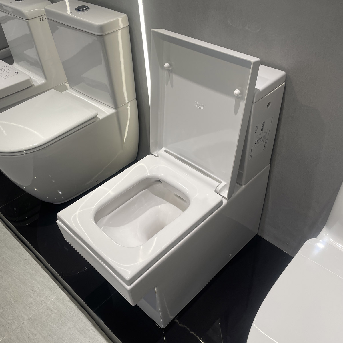 Nắp bồn cầu đóng êm Cube Ceramic GROHE 39488000