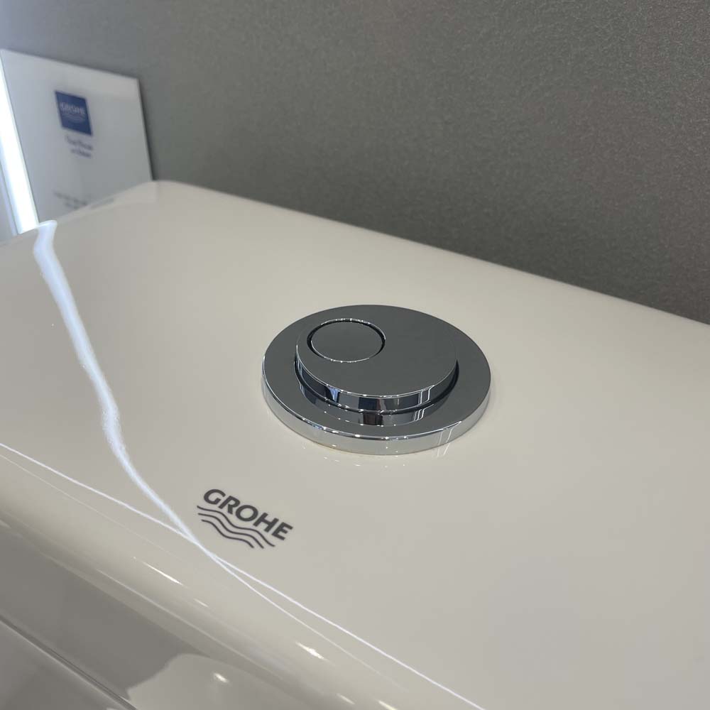 Két nước bồn cầu 2 khối Euro Ceramic GROHE 39332000