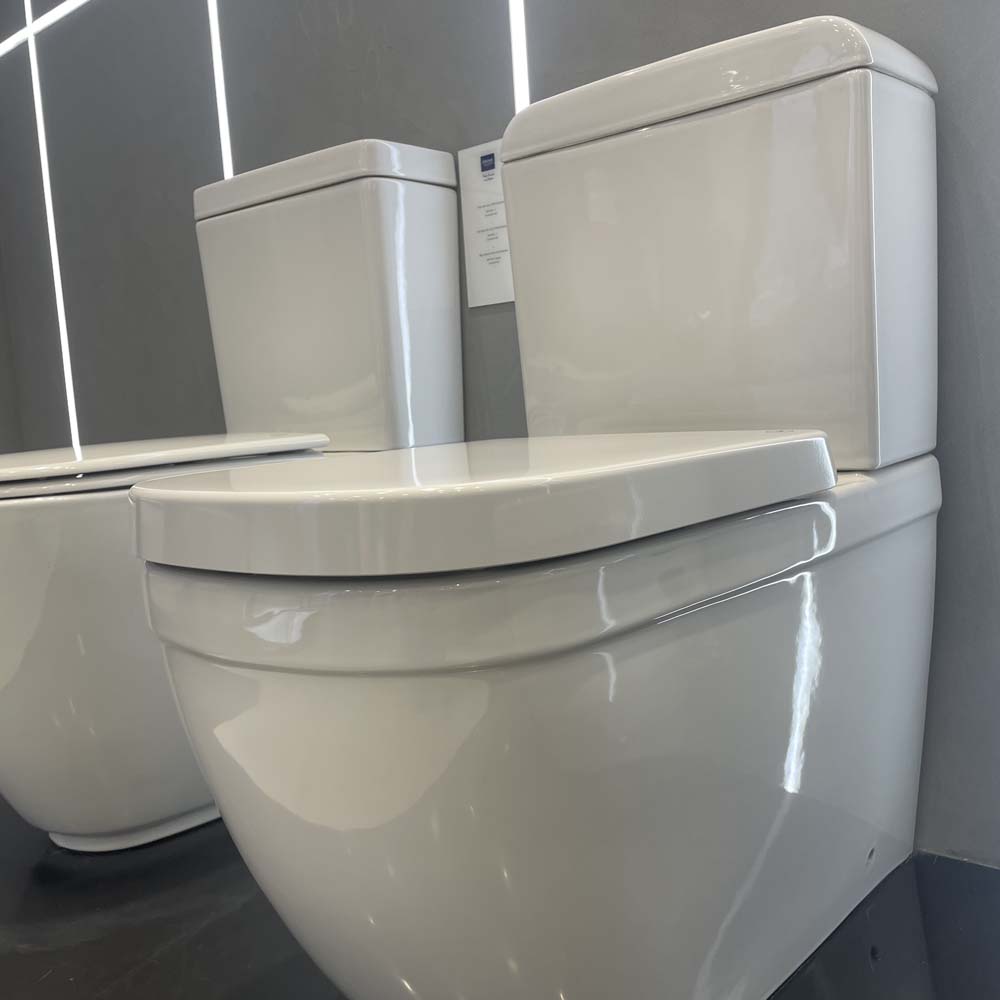Két nước bồn cầu 2 khối Euro Ceramic GROHE 39332000