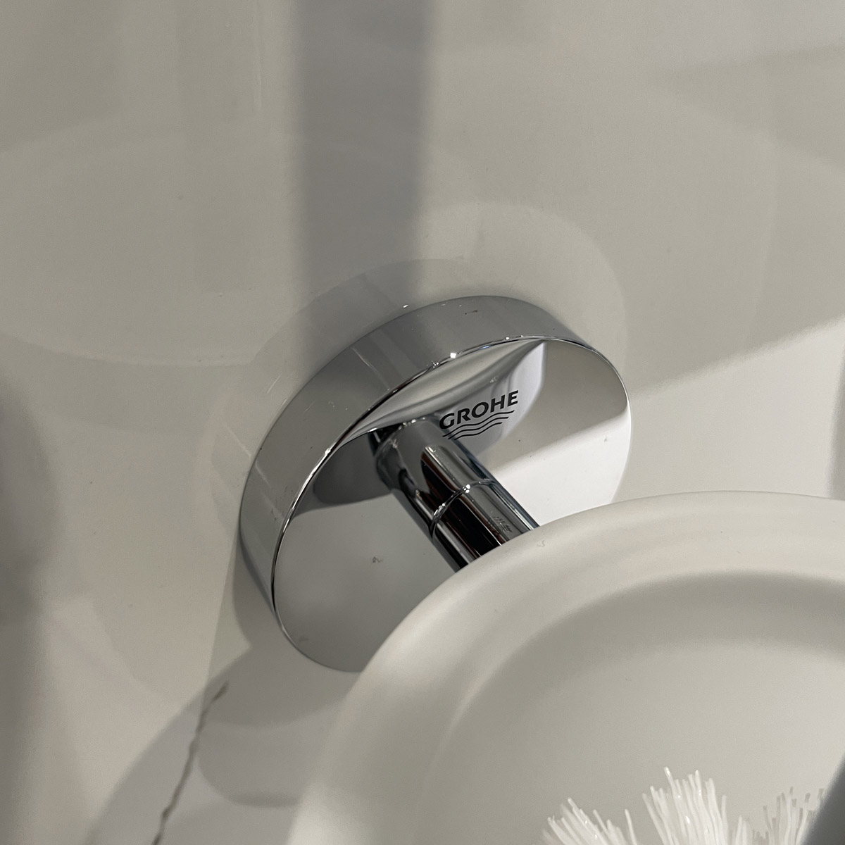Bộ cọ cầu vệ sinh gắn tường Essentials GROHE 40374001