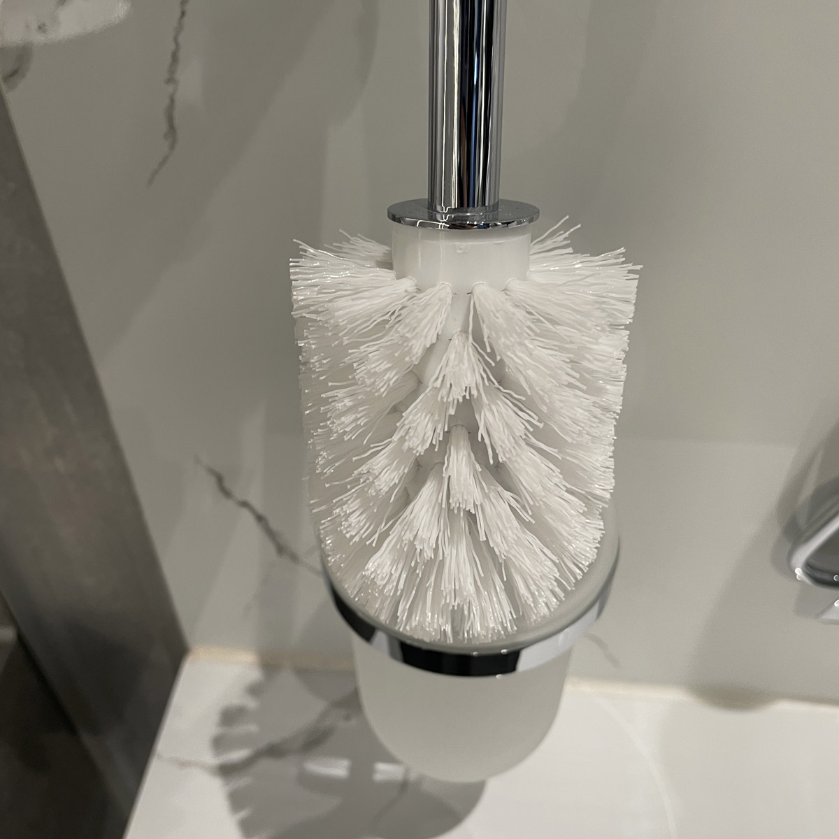 Bộ cọ cầu vệ sinh gắn tường Essentials GROHE 40374001