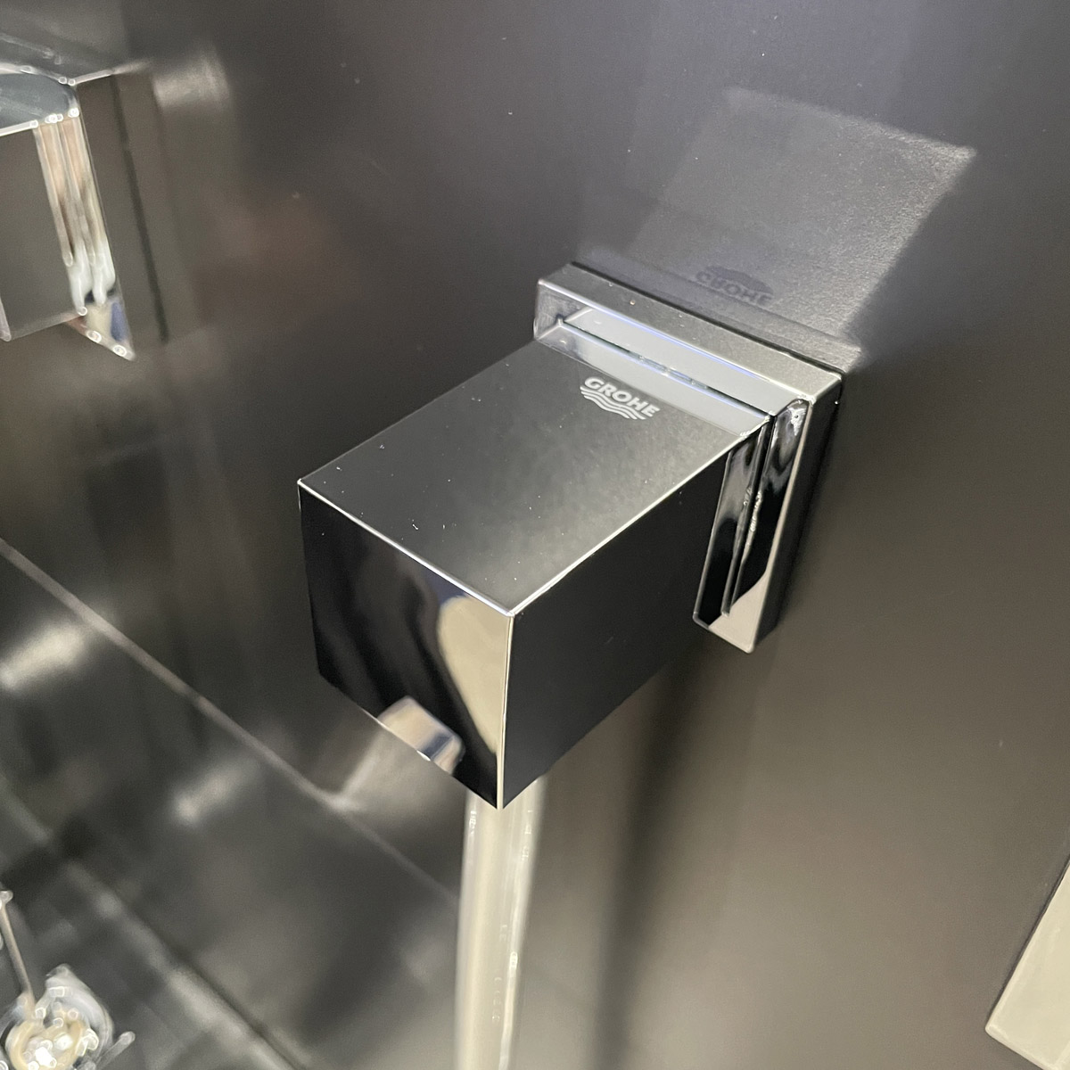 Đầu nối dây sen tắm Rainshower Euphoria Cube GROHE 27704000