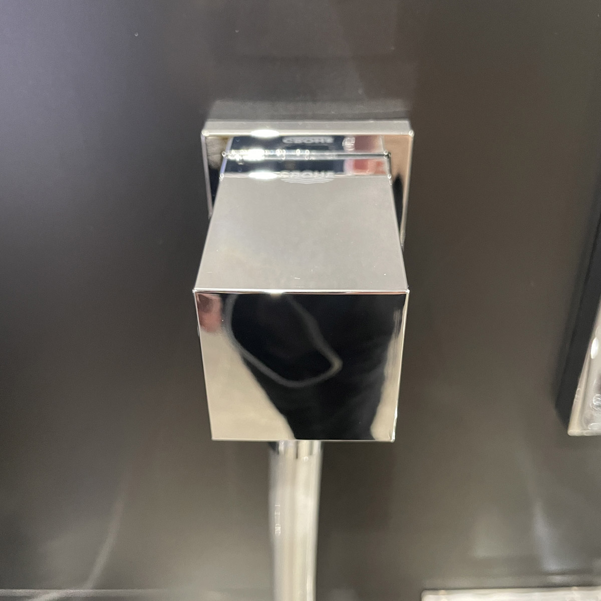 Đầu nối dây sen tắm Rainshower Euphoria Cube GROHE 27704000