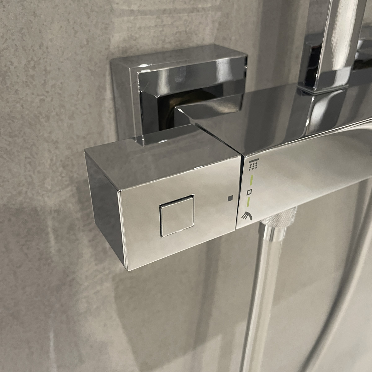 Bộ sen cây tắm đứng nhiệt độ Euphoria Cube GROHE 26087000