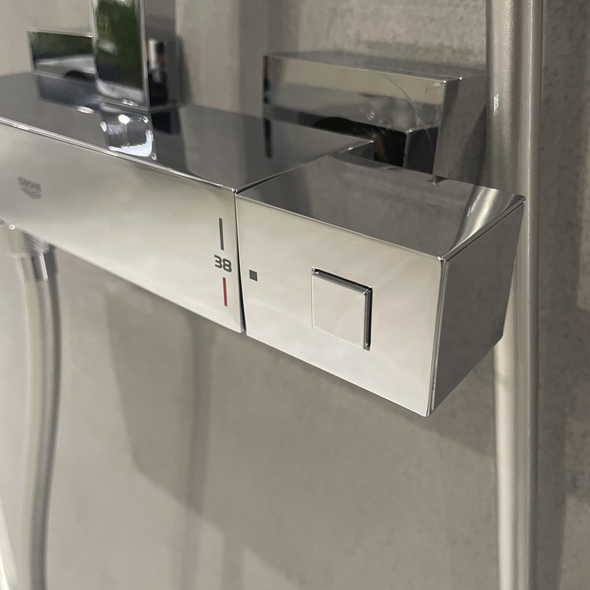 Bộ sen cây tắm đứng nhiệt độ Euphoria Cube GROHE 26087000