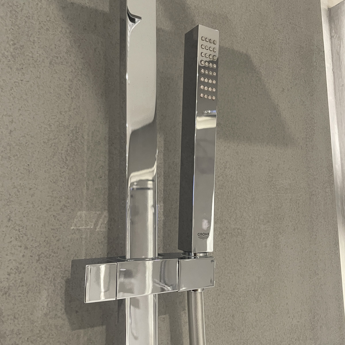 Bộ sen cây tắm đứng nhiệt độ Euphoria Cube GROHE 26087000