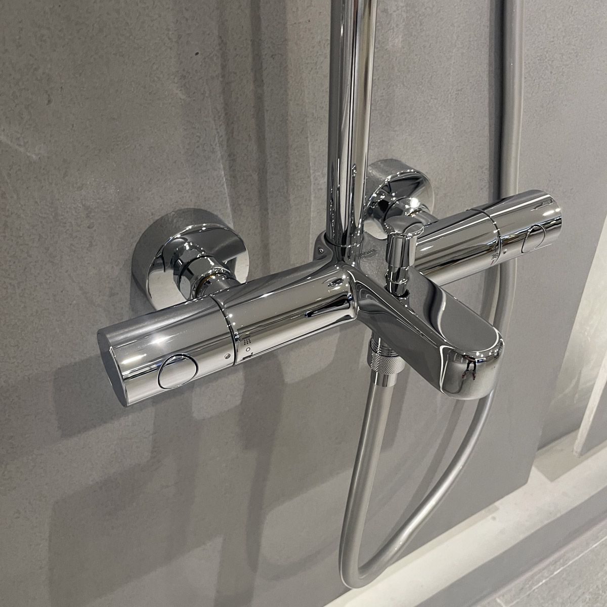 Bộ sen cây tắm đứng nhiệt độ Tempesta Cosmopolitan GROHE 26223001