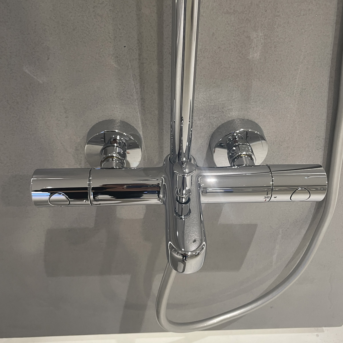 Bộ sen cây tắm đứng nhiệt độ Tempesta Cosmopolitan GROHE 26223001