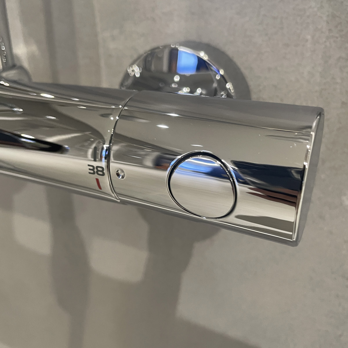 Bộ sen cây tắm đứng nhiệt độ Tempesta Cosmopolitan GROHE 26223001