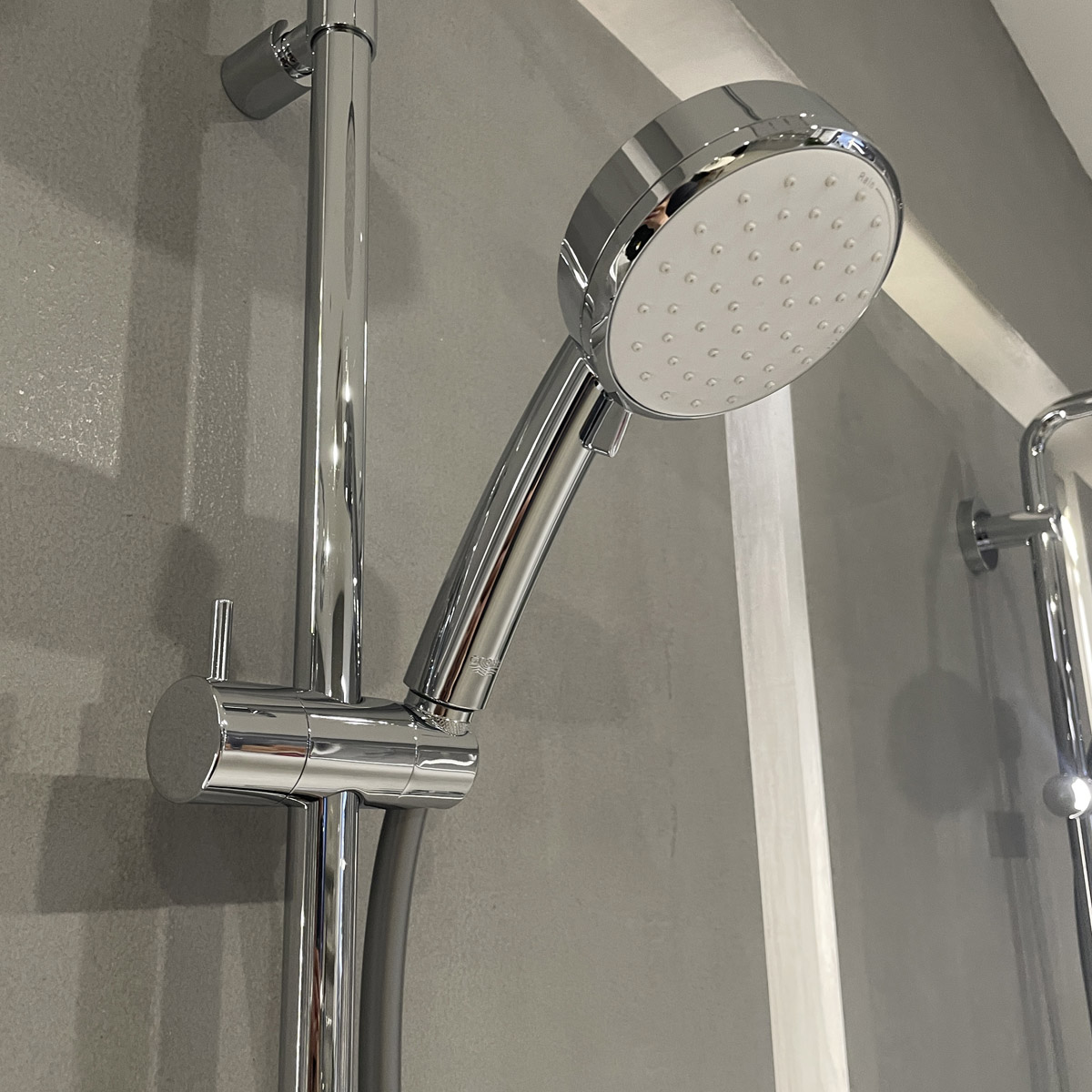 Bộ sen tắm nóng lạnh New Tempesta Cosmopolian Grohe 26305001