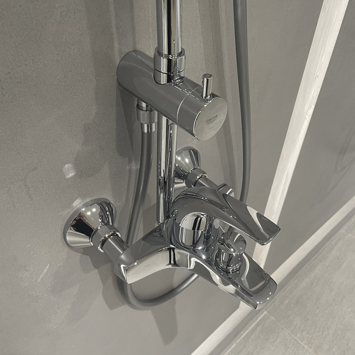 Bộ sen tắm nóng lạnh New Tempesta Cosmopolian Grohe 26305001