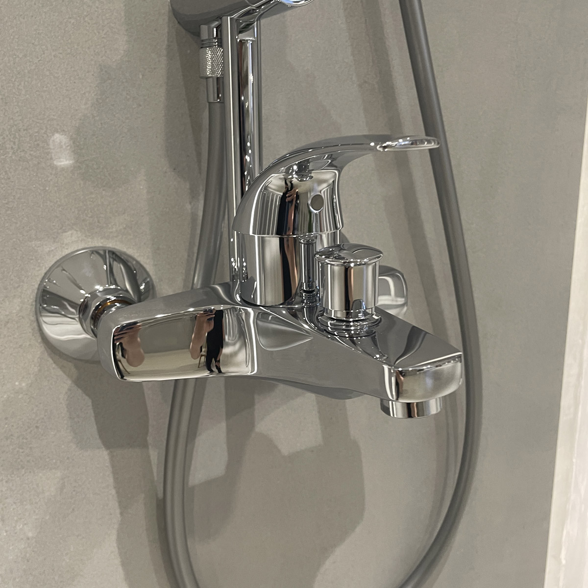 Bộ sen tắm nóng lạnh New Tempesta Cosmopolian Grohe 26305001