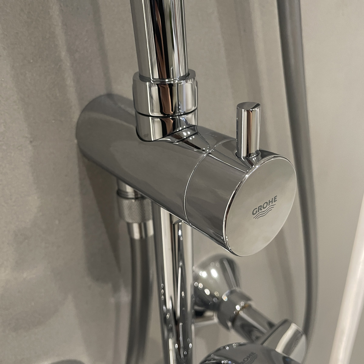 Bộ sen tắm nóng lạnh New Tempesta Cosmopolian Grohe 26305001