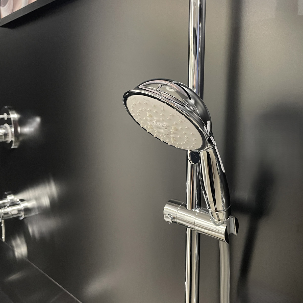 Thân sen cây tắm đứng Tempesta Rustic System 200 GROHE 26454001