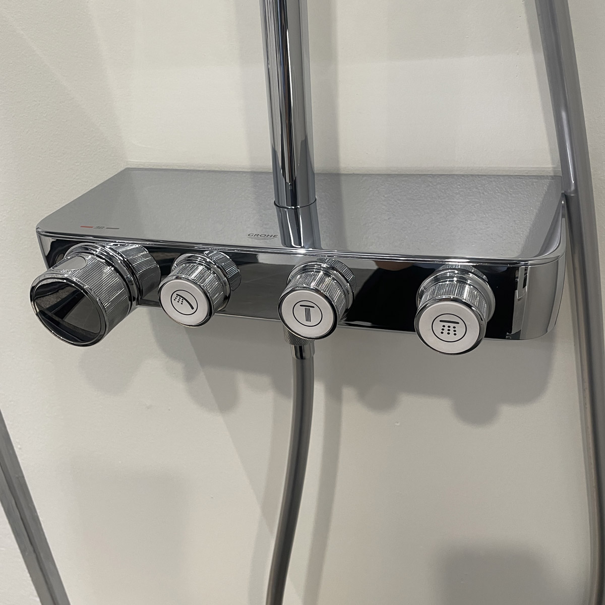 Bộ cây sen tắm ổn nhiệt SmartControl Euphoria Grohe 26508000
