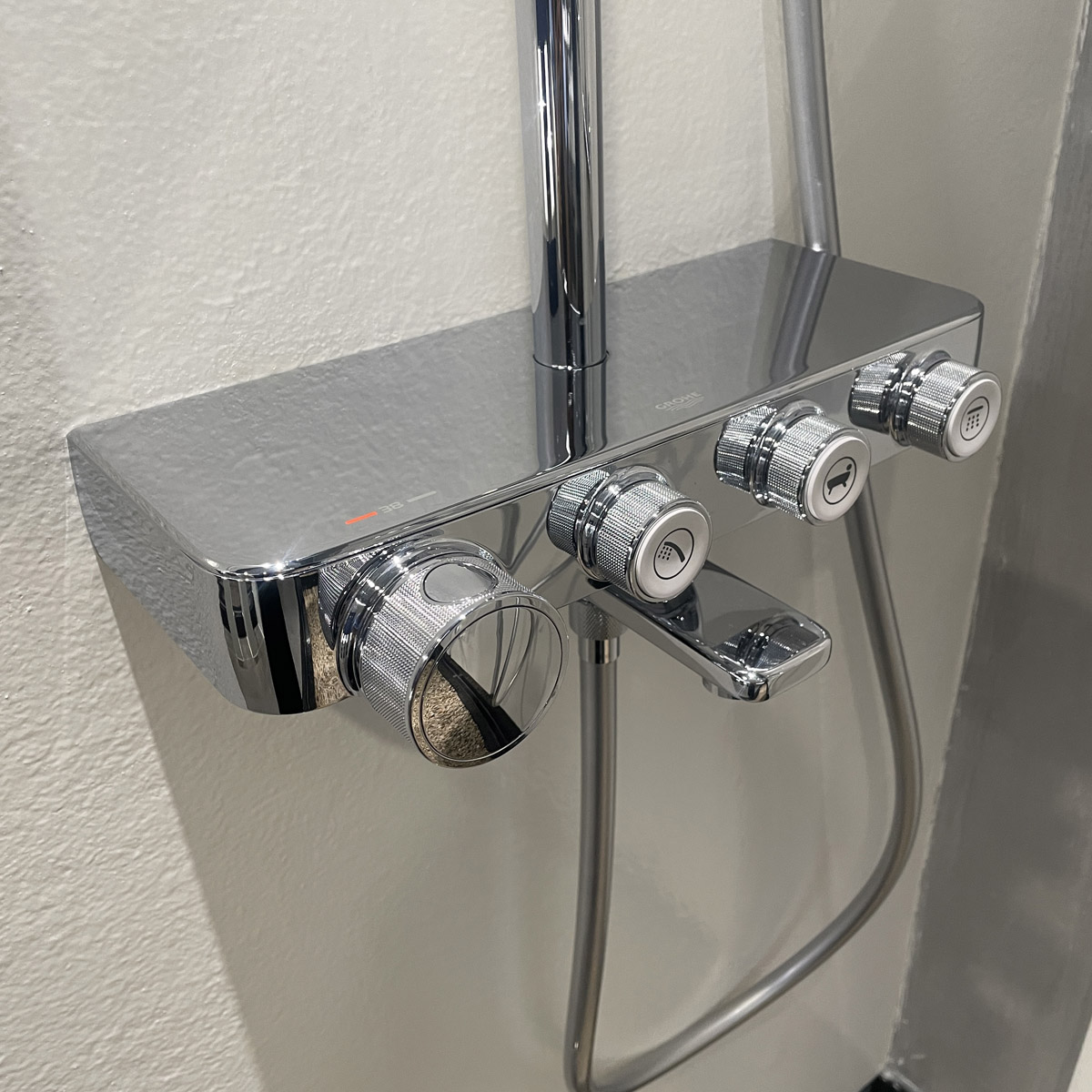 Bộ cây sen tắm ổn nhiệt Euphoria SmartControl System 260 Mono Grohe 26608000