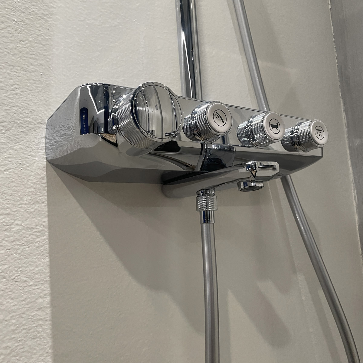 Bộ cây sen tắm ổn nhiệt Euphoria SmartControl System 260 Mono Grohe 26608000