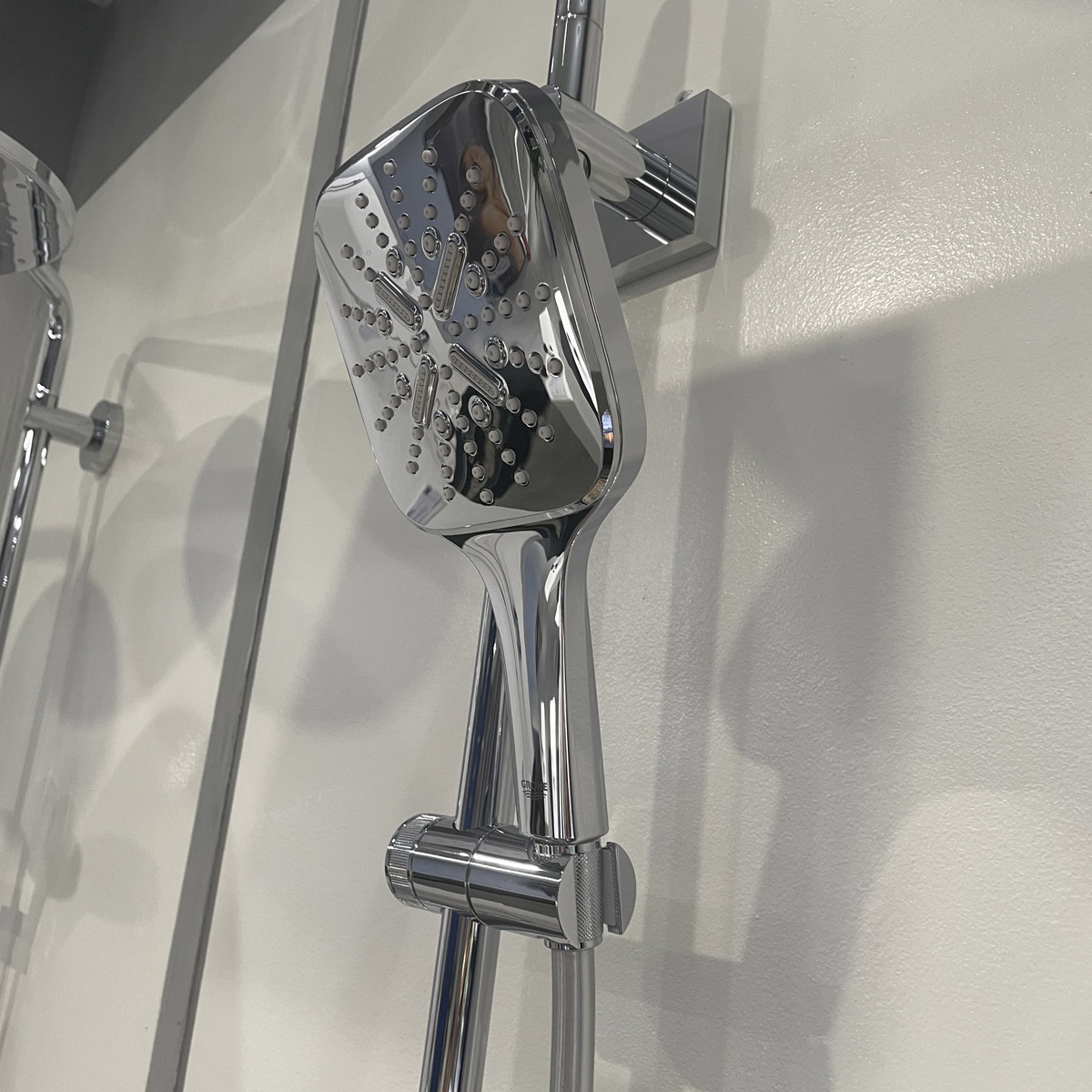 Bộ sen cây tắm đứng nhiệt độ Rainshower SmartActive 310 GROHE 26649000