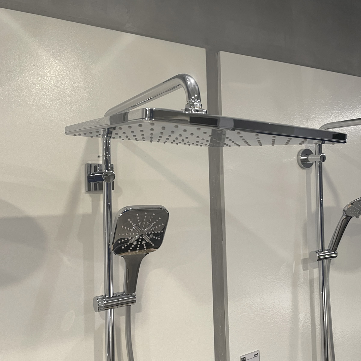 Bộ sen cây tắm đứng nhiệt độ Rainshower SmartActive 310 GROHE 26649000