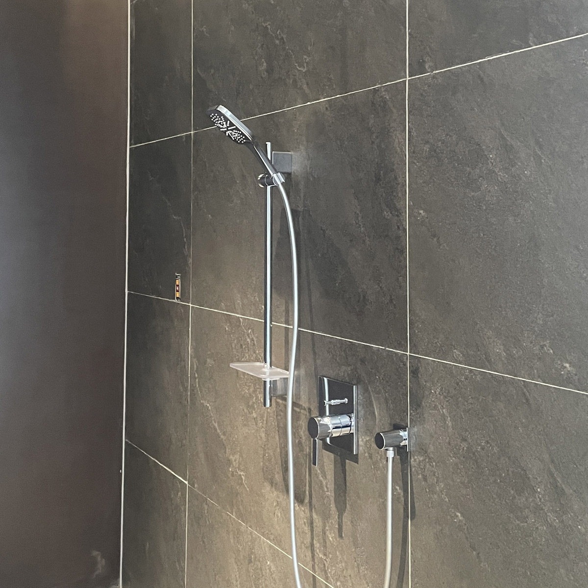 Bộ tay sen tắm và thanh trượt SmartActive 3 chế độ GROHE 26583000