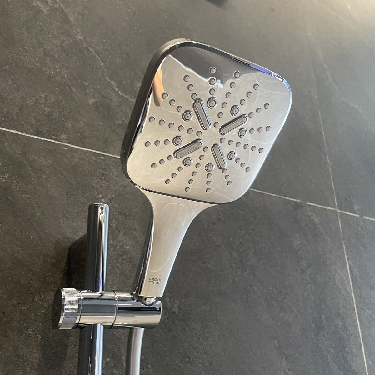 Bộ tay sen tắm và thanh trượt SmartActive 3 chế độ GROHE 26583000