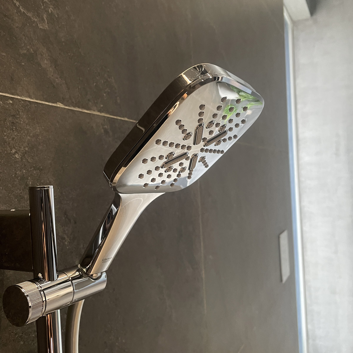 Bộ tay sen tắm và thanh trượt SmartActive 3 chế độ GROHE 26583000