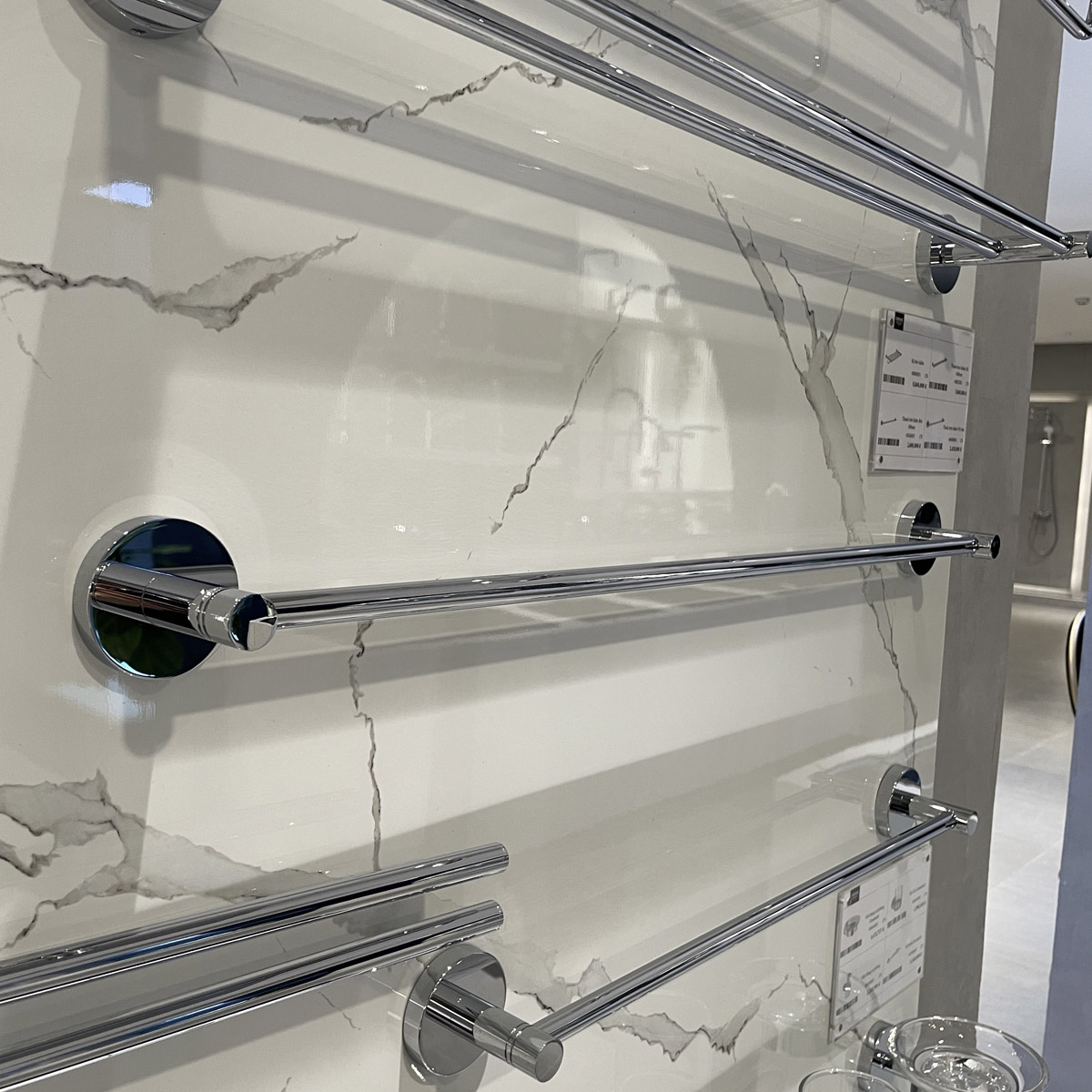 Thanh treo khăn Essentials 600mm GROHE 40366001