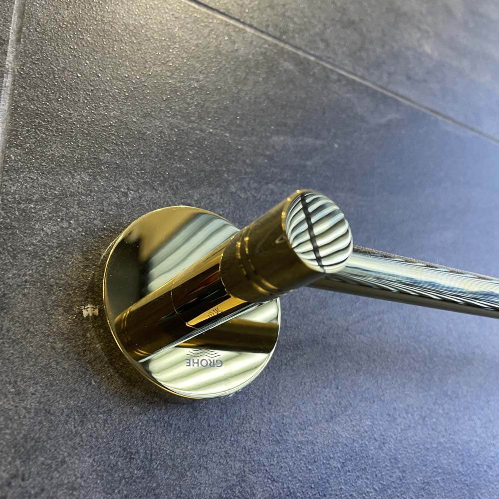 Thanh treo khăn Essentials 600mm GROHE 40366001