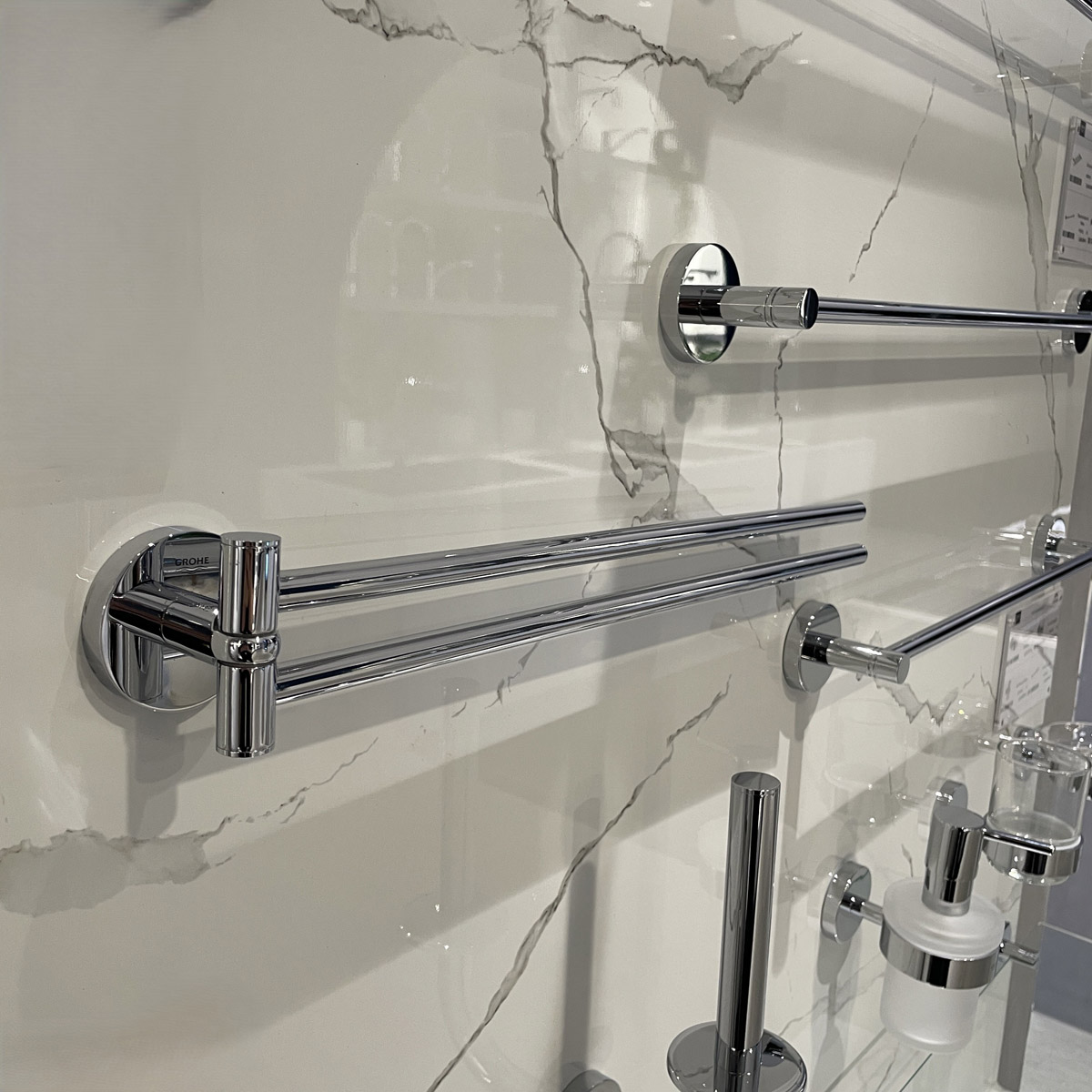 Thanh treo khăn đôi Essentials GROHE 40371001