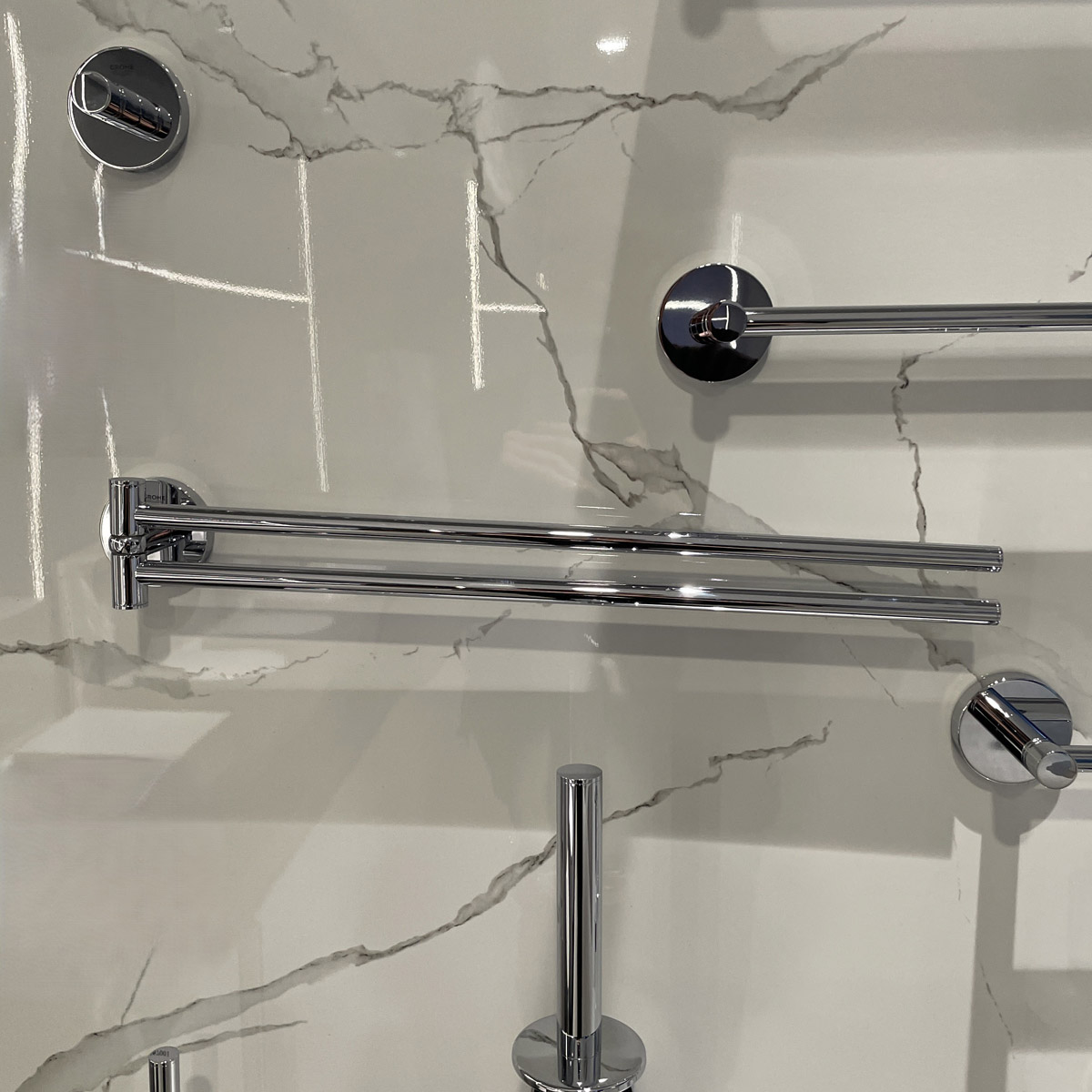 Thanh treo khăn đôi Essentials GROHE 40371001