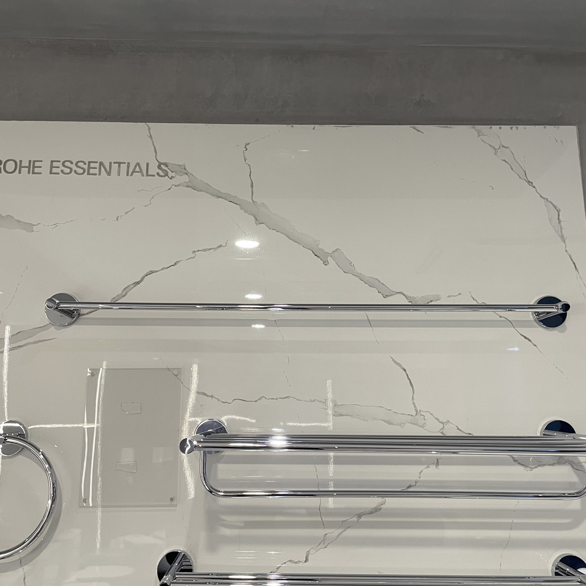 Thanh treo khăn đơn Essentials GROHE 40386001