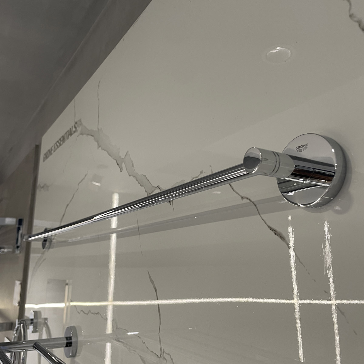 Thanh treo khăn đơn Essentials GROHE 40386001