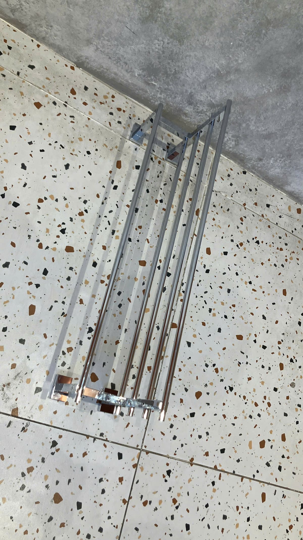 Thanh treo khăn 2 tầng Essentials Cube Multi 558mm Grohe 40512001