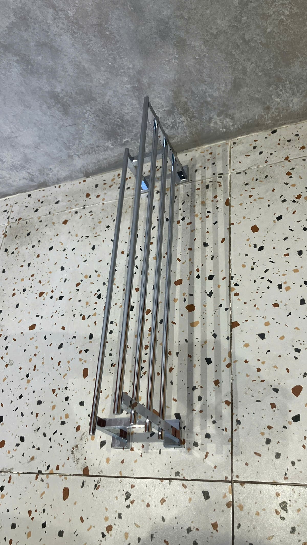 Thanh treo khăn 2 tầng Essentials Cube Multi 558mm Grohe 40512001